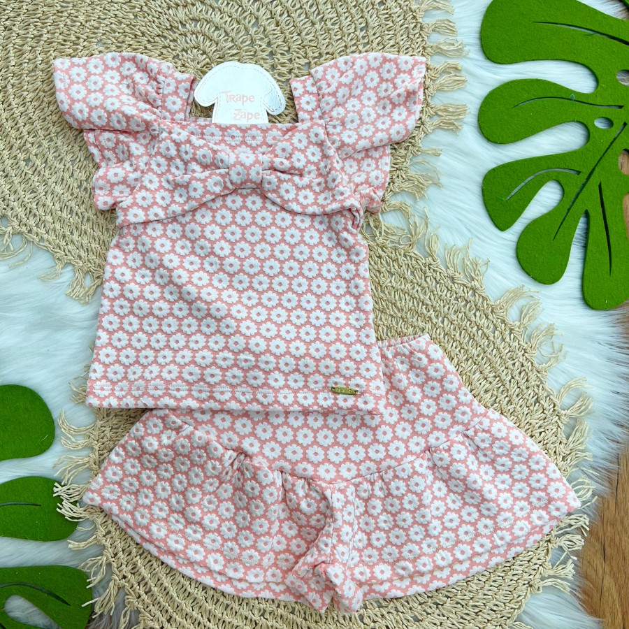 Conjunto Blusa e Short Rosa com Florzinhas e Laço